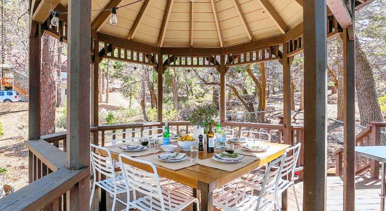 TurtleBear by AvantStay Stunning Character Cabin w Entertainers Patio Table Tennis — photo 5