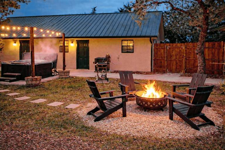 Ample vacation home with private pool | Pet-friendly — photo 2