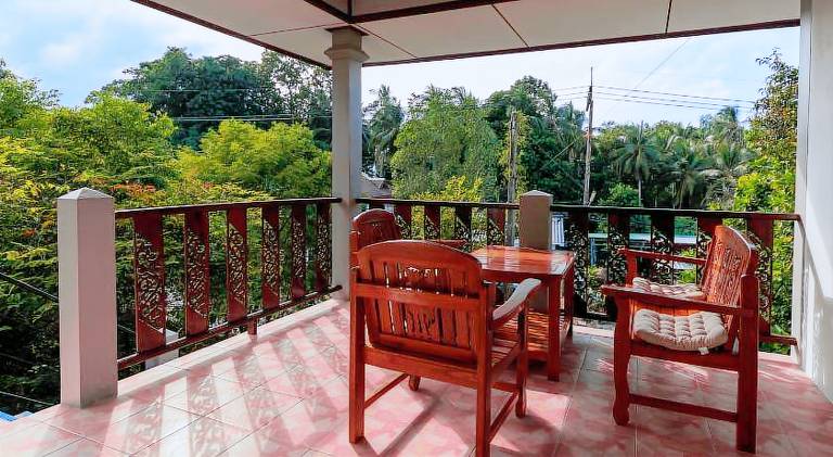 House with yard & patio | Beach nearby | Suitable for remote work | Pets allowed — photo 5