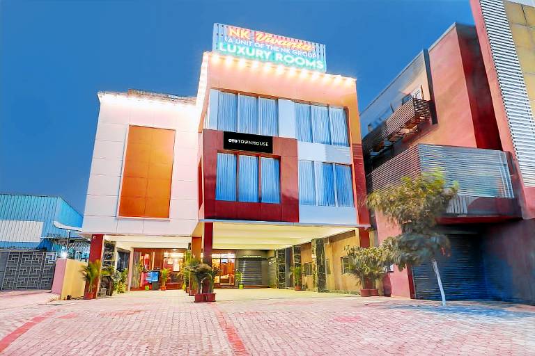 Townhouse NK Vivanta Luxury Rooms