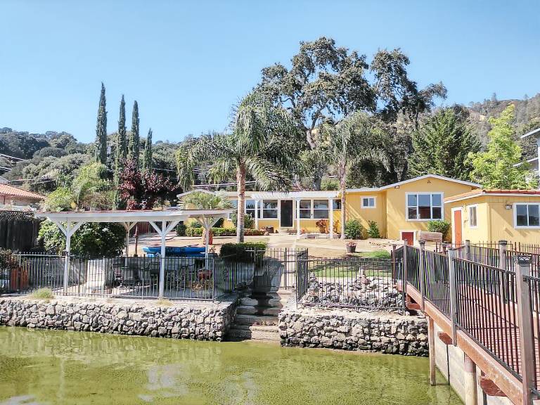 House  Clearlake Oaks