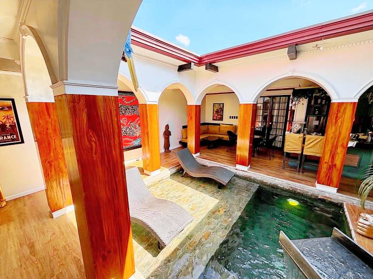 Bungalow with pool, terrace & jacuzzi | Good for workation in Angeles City