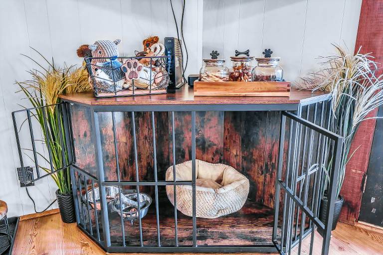Firefly Lookout: Pet Friendly, Free Attraction Tickets, Hot Tub & Fireplace — photo 3