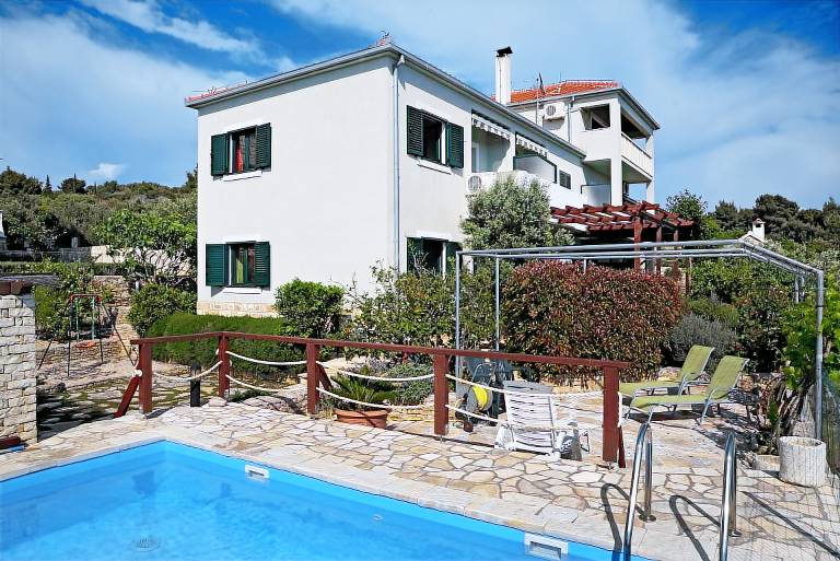 Ferienwohnung in Maslinica für max. 4 Personen Ferienwohnung in Maslinica für max. 4 Personen