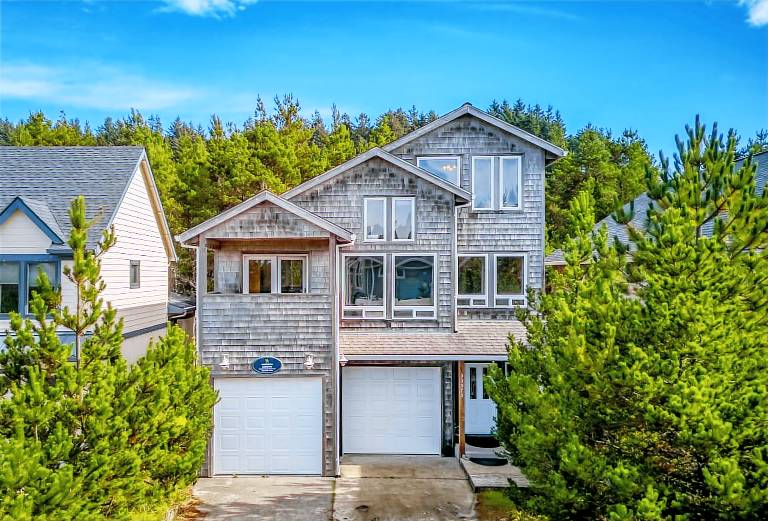 Bailey's Beach House — photo 2