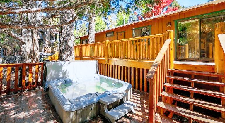 Vacation home with hot tub, terrace & barbeque — photo 4