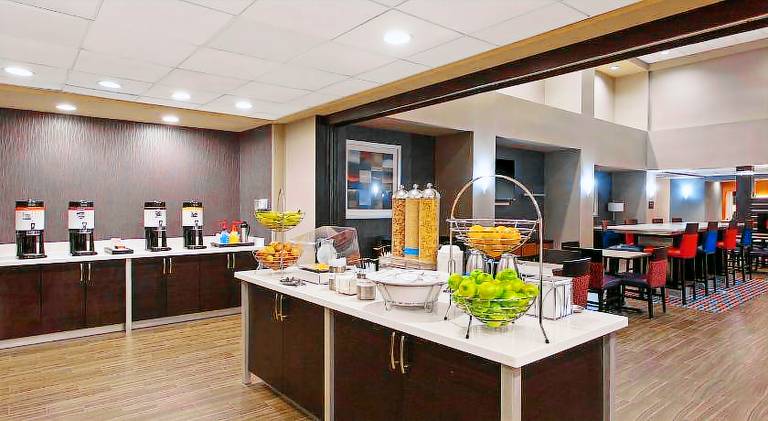 Hampton Inn & Suites Merced — photo 3