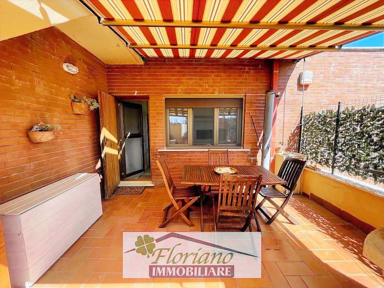 Rental apartment with yard & patio — photo 4