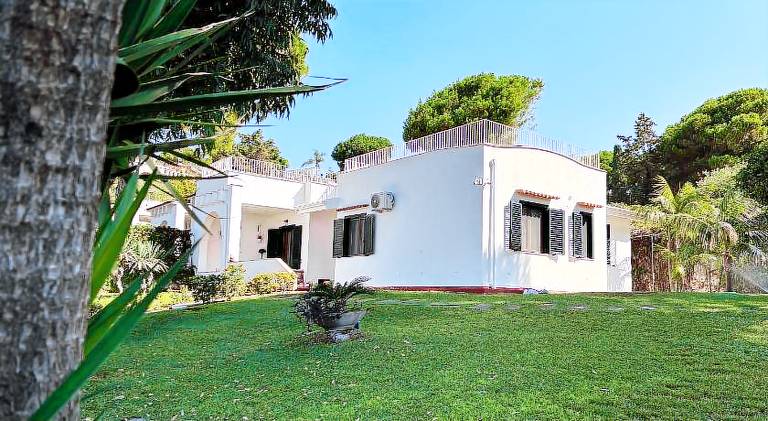 Modern Sea View Villa- Private Garden&Beach Access — photo 5