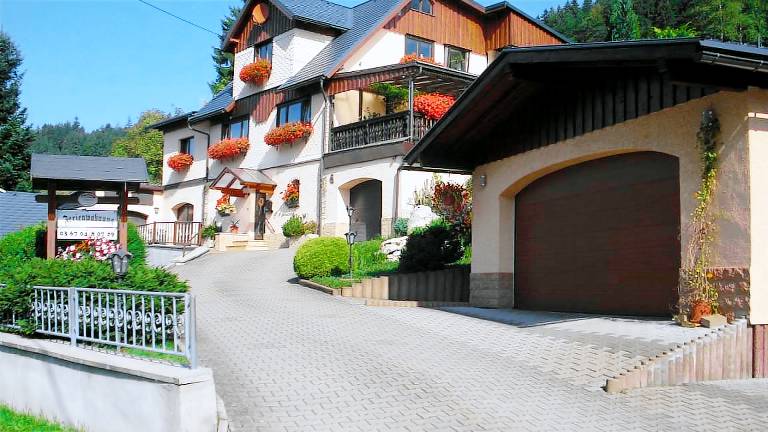 Ferienwohnung Neuhaus am Rennweg