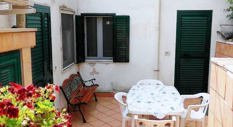 Apartment with 2 rooms for 5 persons — photo 3