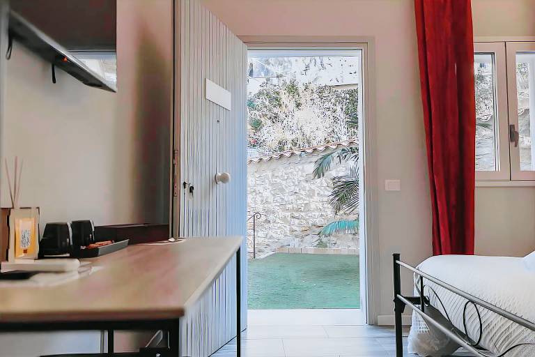 Bed and breakfast with fast internet & garden | Garden view | Close to the beach | Pet-friendly — photo 3