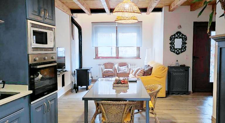 Vacation home with barbeque, patio & yard | Pets allowed — photo 2