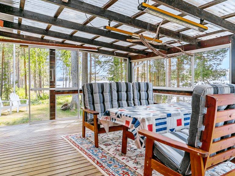 Vacation home with yard, barbecue & patio | Lake view | Dogs allowed — photo 2