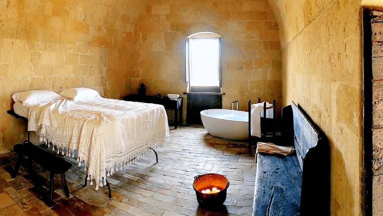 Charming Cave Suite Rental with Panoramic View of Murgia Valley, Southern Italy in Matera