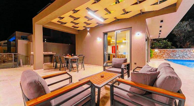 Villa with yard, patio & jacuzzi — photo 5