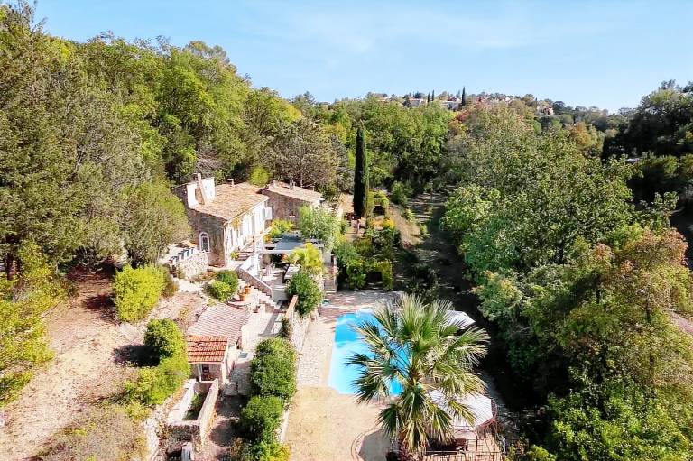 Children-friendly charming vacation home with private pool, BBQ & yard | Good for workation | Pets are welcome in Grasse