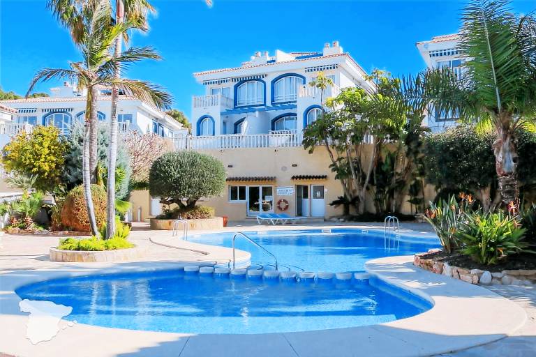 Bungalow with barbecue, patio & pool in Alicante