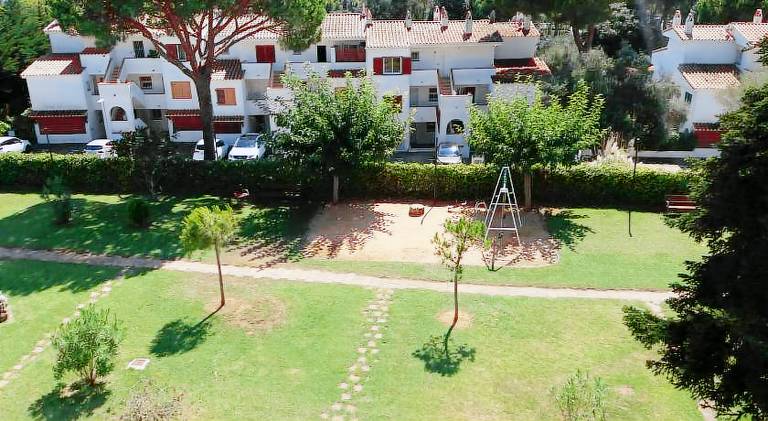 Beautiful holiday apartment with terrace, private pool & yard | Next to the beach | Pets are welcome — photo 4