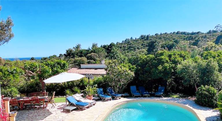Villa with yard, patio & barbeque in Cavalaire-sur-Mer