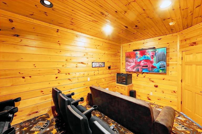 Cabin with barbeque, hot tub & pool | Mountain view — photo 3