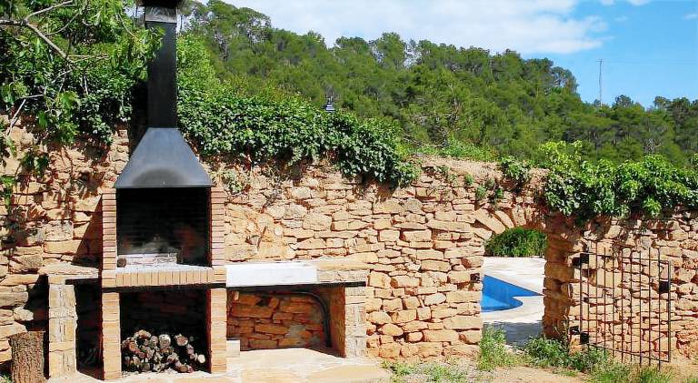 Fully equipped charming house with grill, private pool & yard | Pets allowed — photo 3