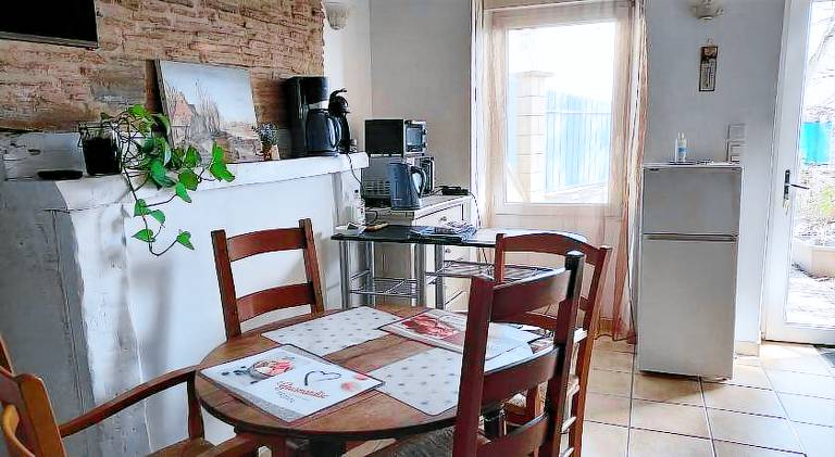 Studio Bellevue 3 rue du bourg a Montastruc 47380 entree independante — photo 4