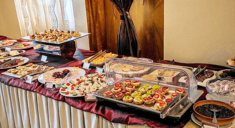 Crown Inn Hotel Multan