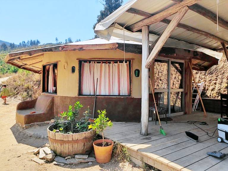 Cob Roundhouse Glamping Stay Nestled in the Serra do Acor Mountains — photo 2