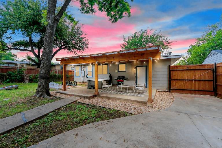 Vacation home with garden — photo 3