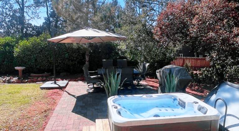 Vacation home with barbecue, yard & hot tub | Perfect for remote work — photo 5