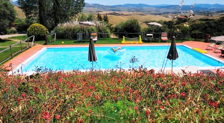 Beautiful holiday apartment with pool, barbecue & garden | Pets allowed — photo 2
