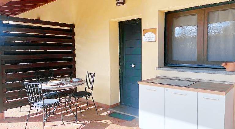 Lovely rental apartment with yard | Pet-friendly — photo 5