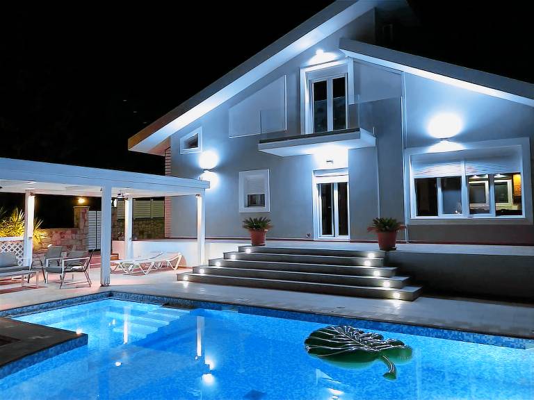 Villa Petaloudes