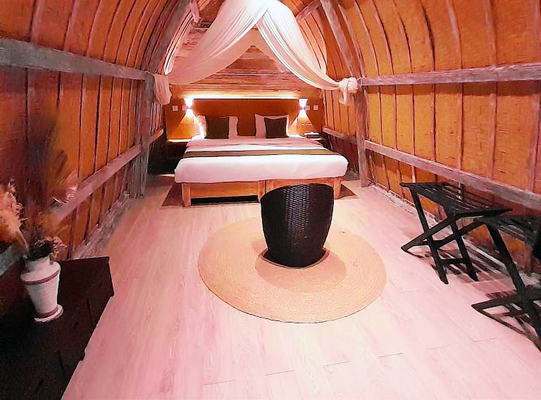 Villa with hot tub & private pool — photo 2