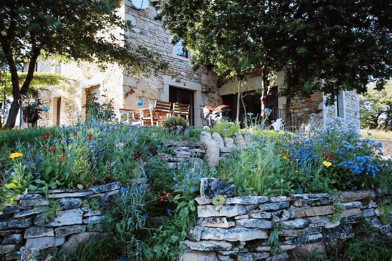 Cottage with pool, garden & barbeque — photo 4
