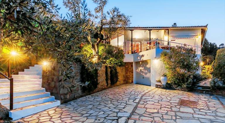 House with patio, garden & barbecue — photo 4