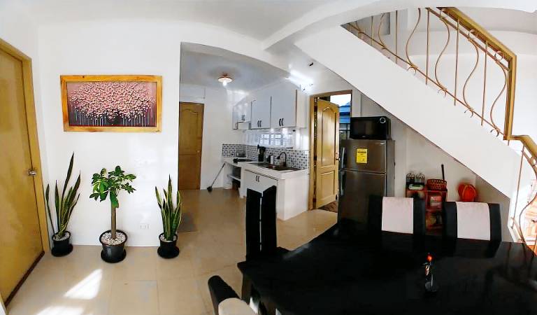 Lovely vacation home with yard, barbeque & patio | Pets allowed — photo 4