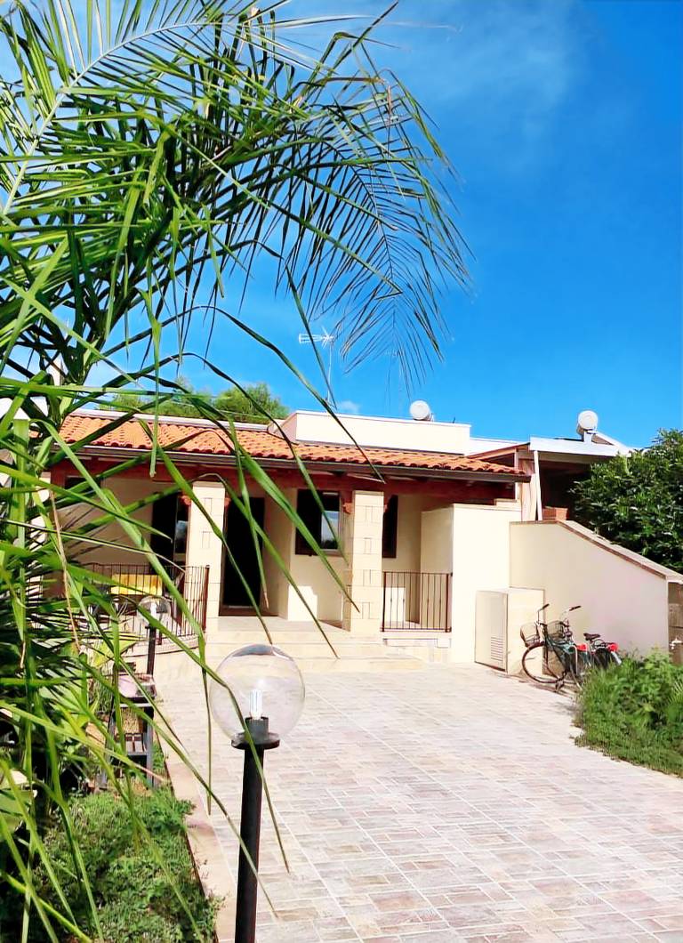 Villa with BBQ & yard in Alliste