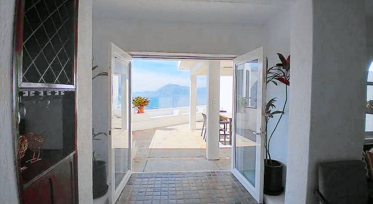 Holiday apartment with pool — photo 4