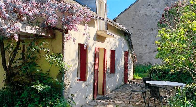 Holiday apartment with 2 rooms for 6 persons in Gueret