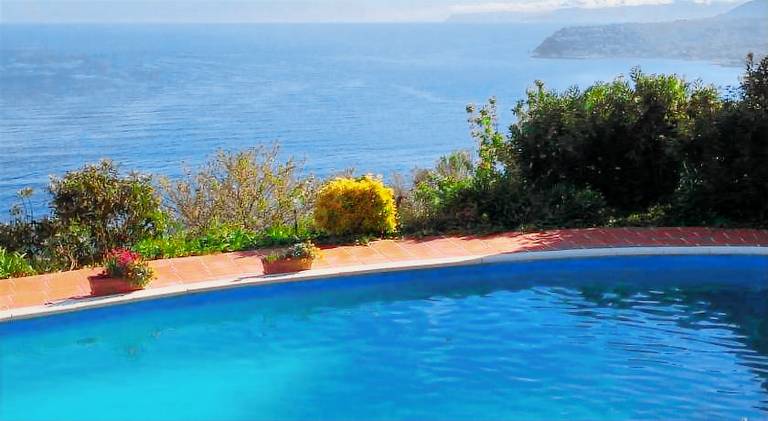 Rental apartment with pool — photo 2