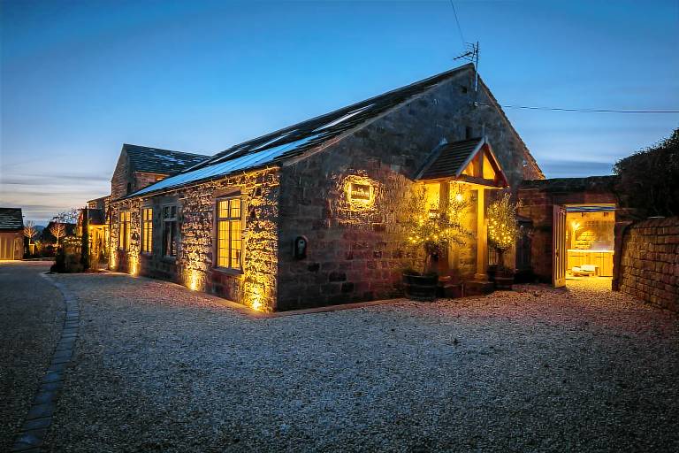 Family-oriented cottage with garden, hot tub & barbecue | Pets allowed — photo 2