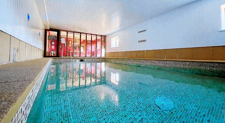 Vacation home with pool | Pets allowed in Bakewell