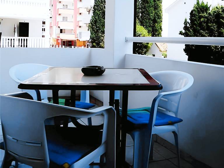 Apartment with patio | Pets allowed — photo 4