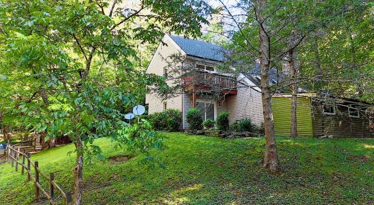 Vacation home with jacuzzi in Gatlinburg, TN