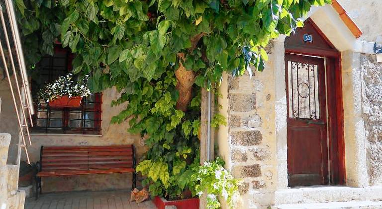 Vacation home with barbecue & patio in Heraklion