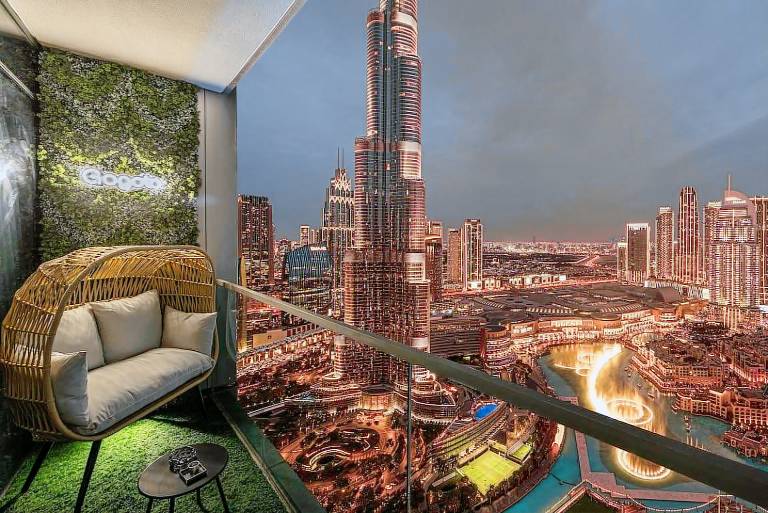 Gogoto Luxury Burj Khalifa View 5 min Dubai Mall in Dubai