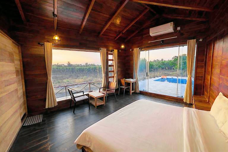 Wonderful chalet with terrace, pool & yard | Pets allowed — photo 2