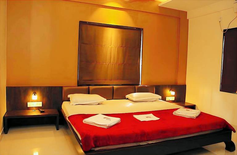 Resort Ganpatipule Beach